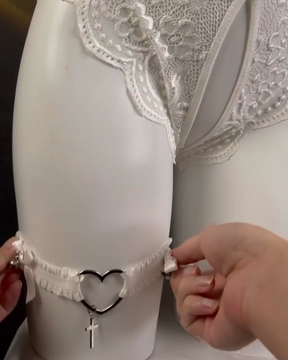Conjunto de Pijamas Sem Costas de Renda com Meias de Perna e Detalhes em Coração